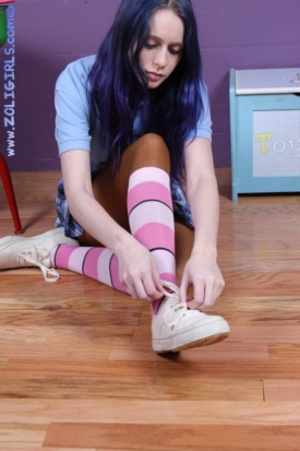 schoolgirl-socks-and-pantyhose-02